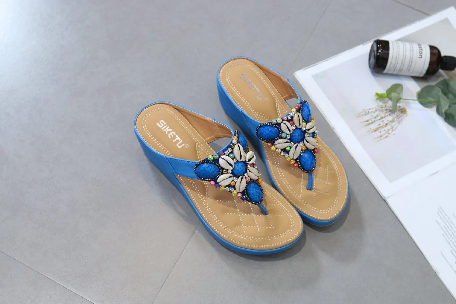 DKCHENH Summer flip flops, fashionable sandals, women's flat summer sandals for vacation and seaside wear.