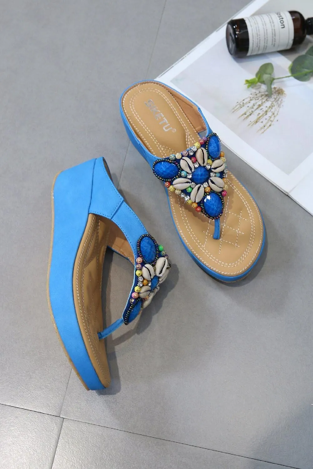 DKCHENH Summer flip flops, fashionable sandals, women's flat summer sandals for vacation and seaside wear.
